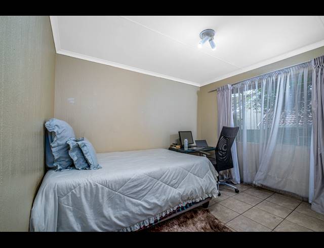 2 BEDROOM TOWNHOUSE FOR SALE IN SUNDOWNER